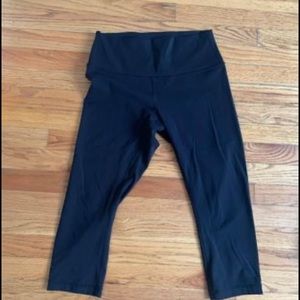 Wunder Under High Rise Crop 21”. Barley worn great condition.